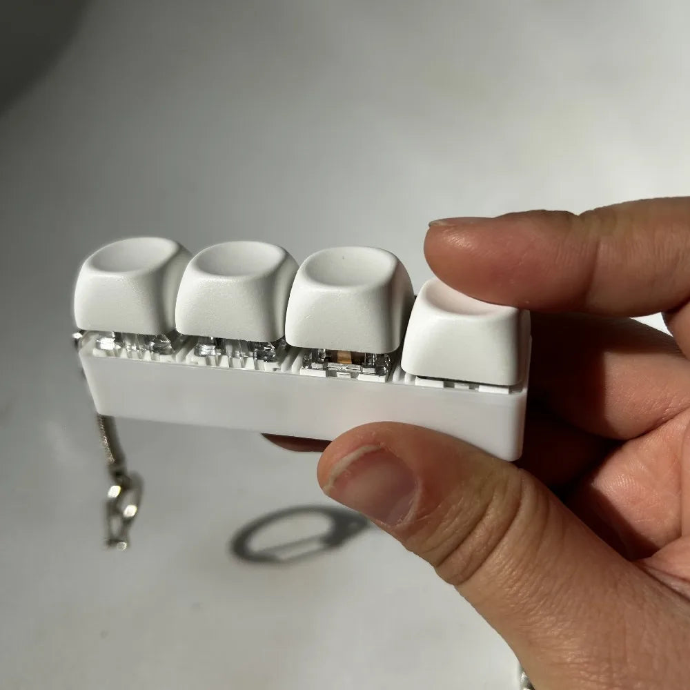 4/9Keys Button Keycap Fidget Keychain Finger Keyboard Caps Toy DIY Keyboard Clicker Toy for Adult To Relief Stress Pass The Time