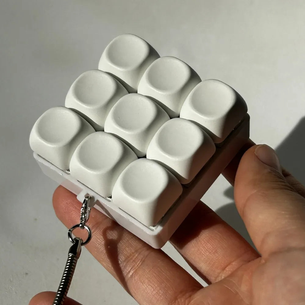 4/9Keys Button Keycap Fidget Keychain Finger Keyboard Caps Toy DIY Keyboard Clicker Toy for Adult To Relief Stress Pass The Time